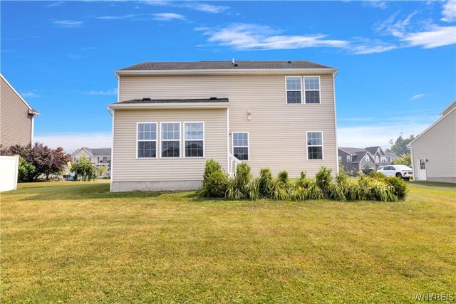 38 Middlebury Lane, Lancaster, NY 14086