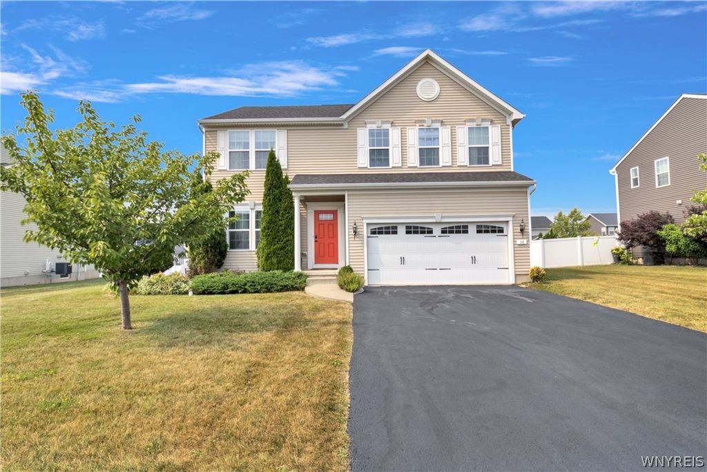38 Middlebury Lane, Lancaster, NY 14086