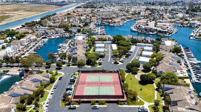 16101 Saint Croix Circle, Huntington Beach, CA 92649