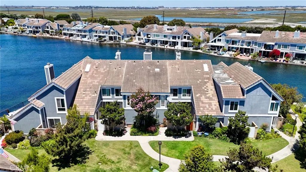 16101 Saint Croix Circle, Huntington Beach, CA 92649