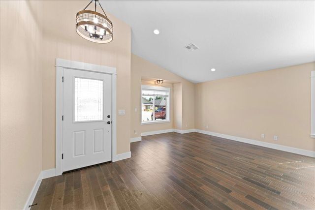 2953 Naples Drive, Grants Pass, OR 97527