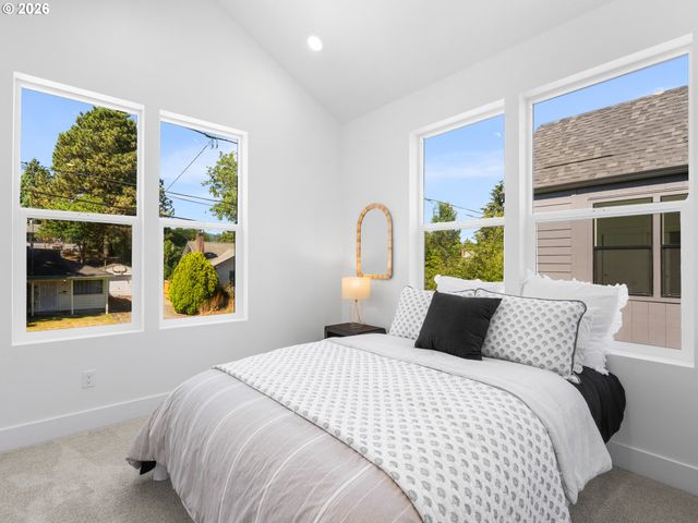 9215 N Seneca St, Portland, OR 97203