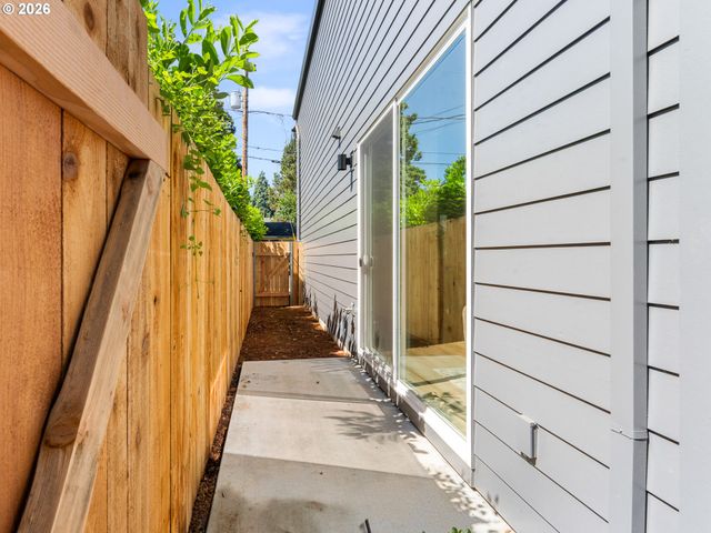 9215 N Seneca St, Portland, OR 97203