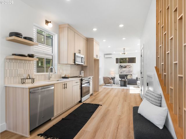 9215 N Seneca St, Portland, OR 97203