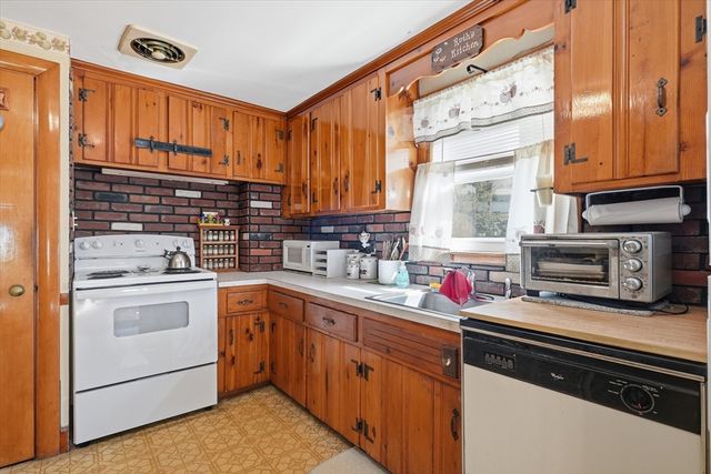 12 Cannon Rock Road, Lynn, MA 01904