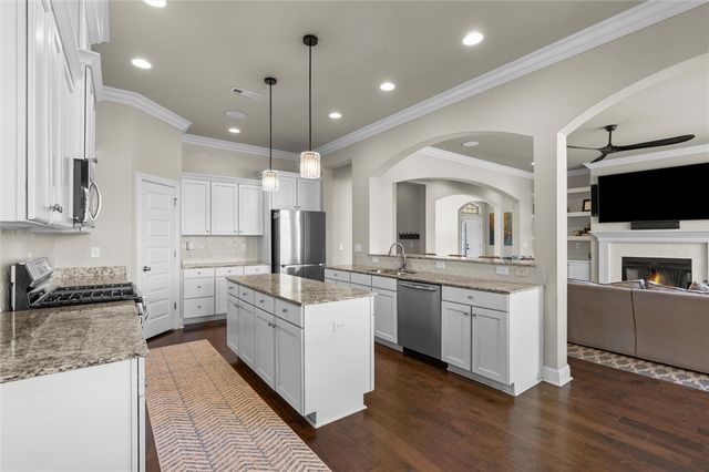 2200 Riverwater Lane, Fayetteville, AR 72703