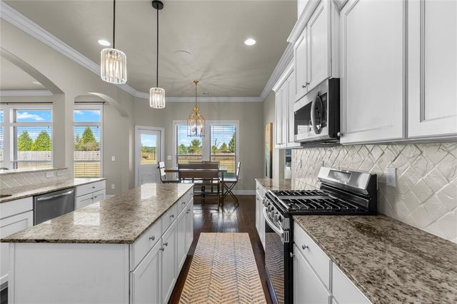 2200 Riverwater Lane, Fayetteville, AR 72703