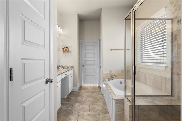 2200 Riverwater Lane, Fayetteville, AR 72703