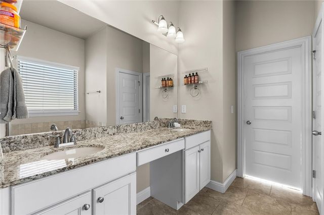 2200 Riverwater Lane, Fayetteville, AR 72703
