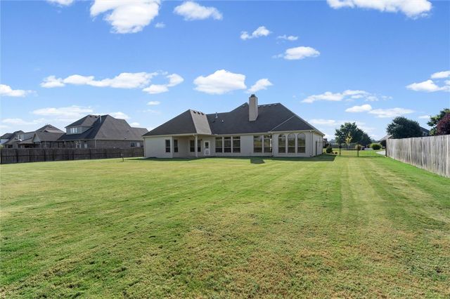 2200 Riverwater Lane, Fayetteville, AR 72703
