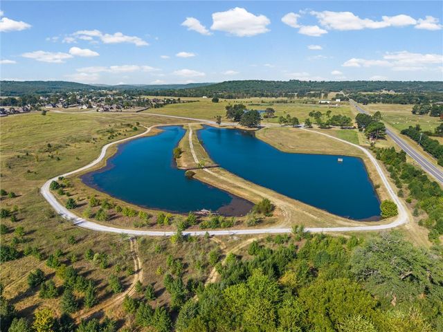 2200 Riverwater Lane, Fayetteville, AR 72703