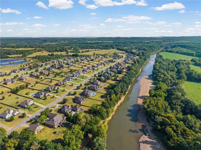 2200 Riverwater Lane, Fayetteville, AR 72703