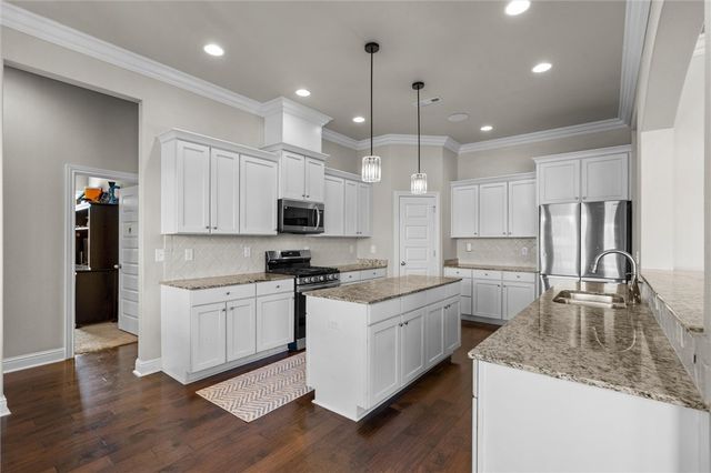 2200 Riverwater Lane, Fayetteville, AR 72703