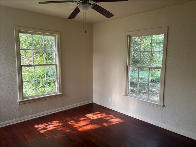 7433 Mohawk Avenue, Fort Worth, TX 76116