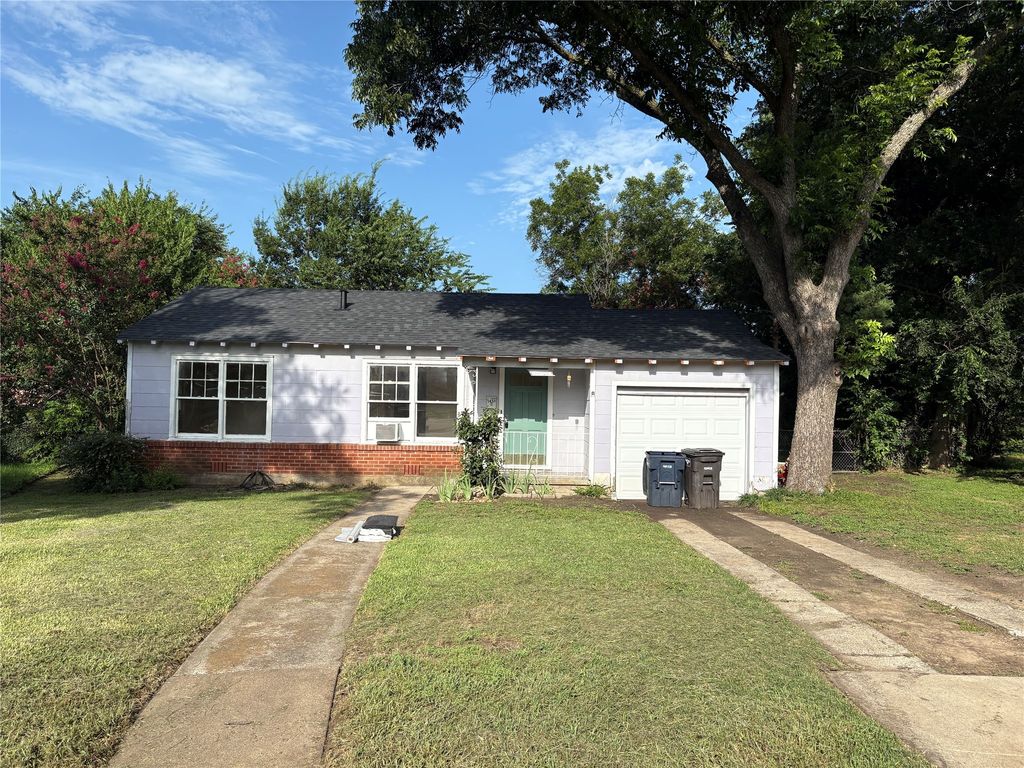7433 Mohawk Avenue, Fort Worth, TX 76116