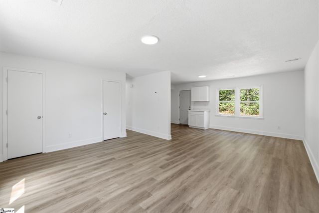 388 Vanderbilt Road, Spartanburg, SC 29301