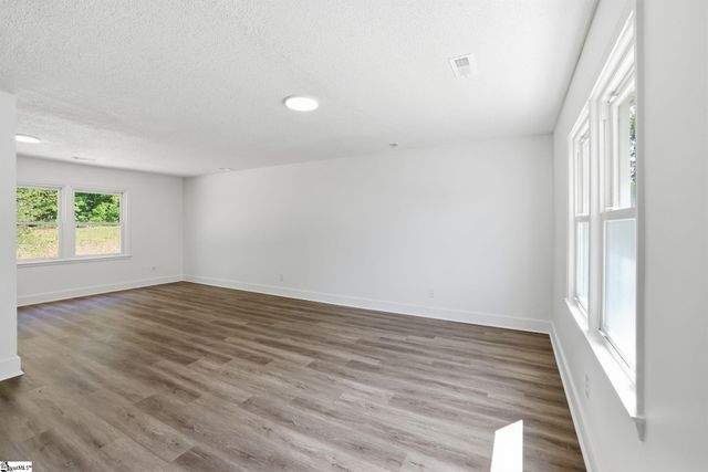 388 Vanderbilt Road, Spartanburg, SC 29301