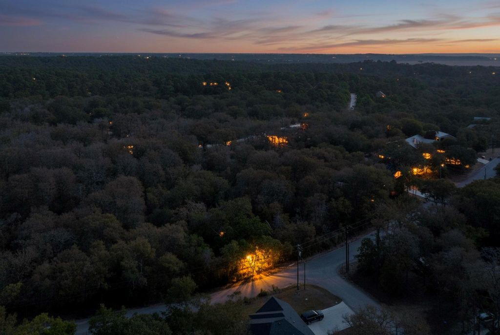 401 Kaanapali LN, Bastrop, TX 78602