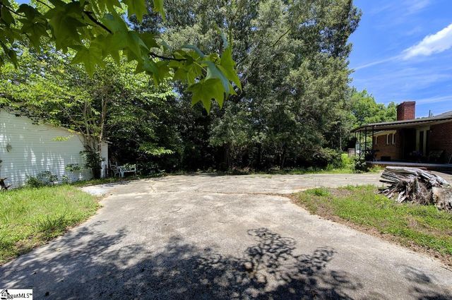 1105 E Georgia Road, Simpsonville, SC 29681