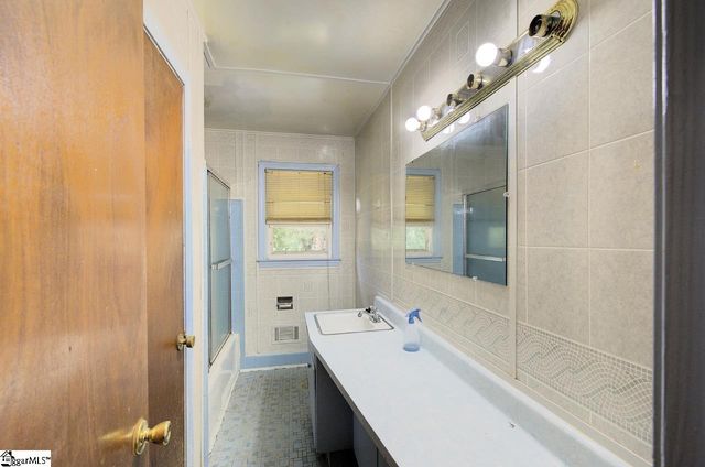 1105 E Georgia Road, Simpsonville, SC 29681