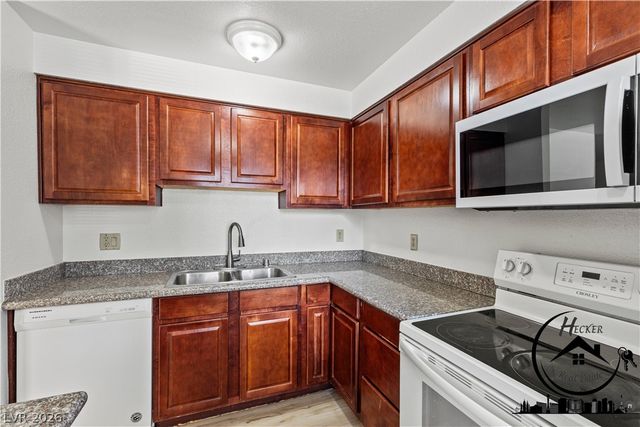 5383 Indian River Drive 320, Las Vegas, NV 89103