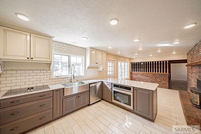 2810 River Ranch Rd, Blackfoot, ID 83221