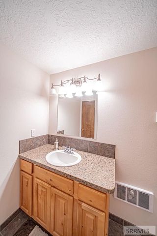 2810 River Ranch Rd, Blackfoot, ID 83221