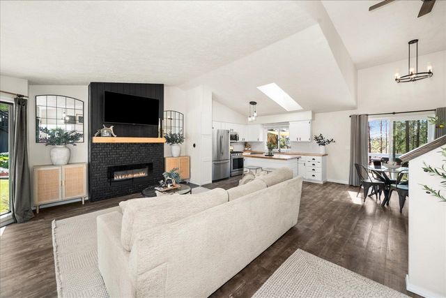 5507 W Pacific Park Dr, Spokane, WA 99208