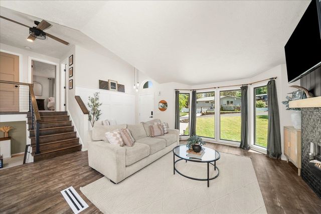 5507 W Pacific Park Dr, Spokane, WA 99208