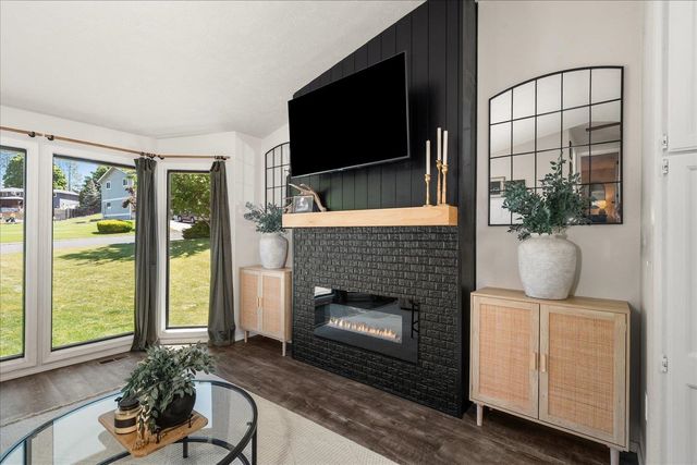 5507 W Pacific Park Dr, Spokane, WA 99208