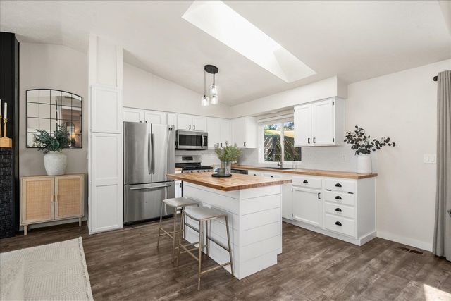 5507 W Pacific Park Dr, Spokane, WA 99208
