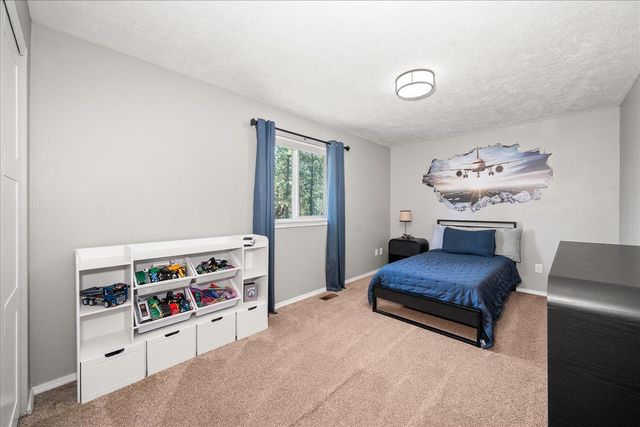 5507 W Pacific Park Dr, Spokane, WA 99208