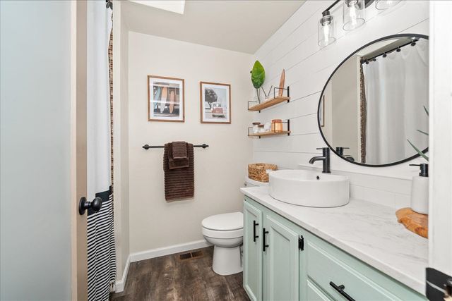 5507 W Pacific Park Dr, Spokane, WA 99208
