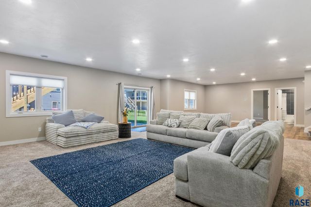 4100 N Interlachen Trl Trail, Sioux Falls, SD 57107