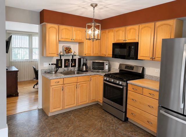 2176 N Westmoreland Drive, Palatine, IL 60074