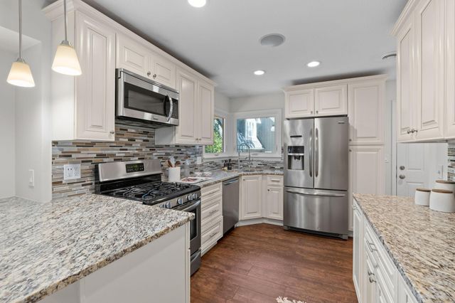 12918 Rutledge Circle, Minnetonka, MN 55305