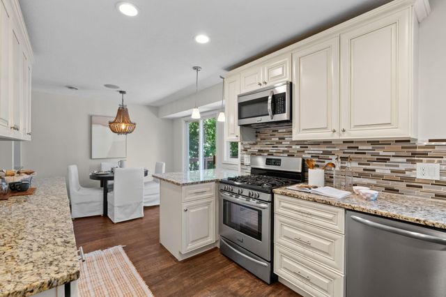 12918 Rutledge Circle, Minnetonka, MN 55305
