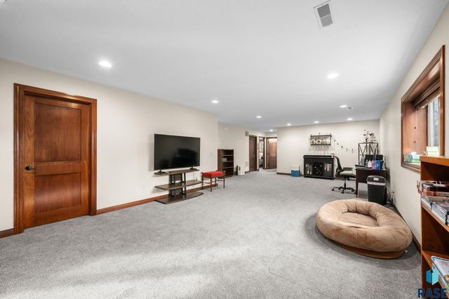 3105 Miramar Cir Circle, Sioux Falls, SD 57108