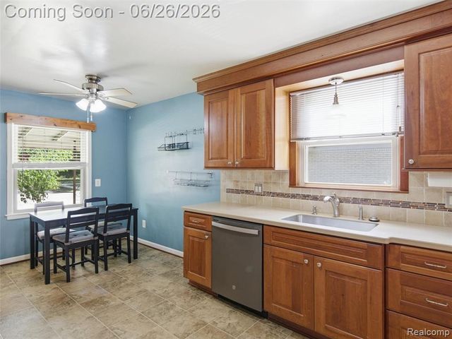 30885 Tennessee Street, Roseville, MI 48066