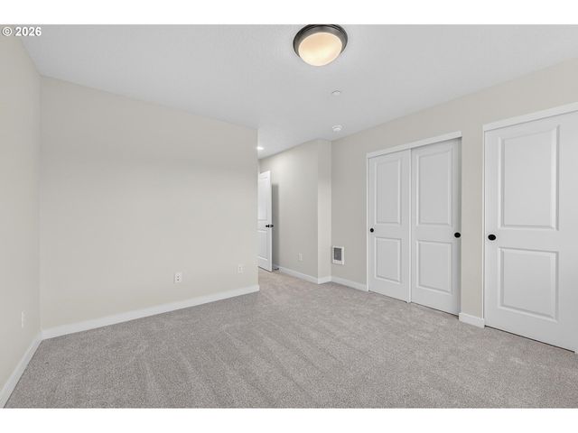 9273 E Burnside St, Portland, OR 97216