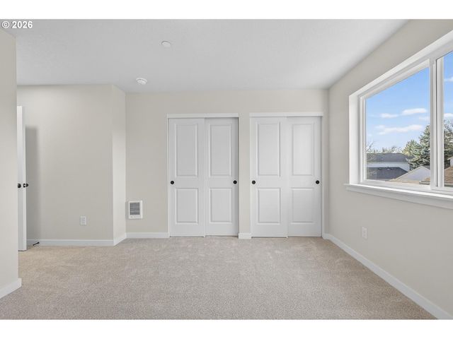 9273 E Burnside St, Portland, OR 97216