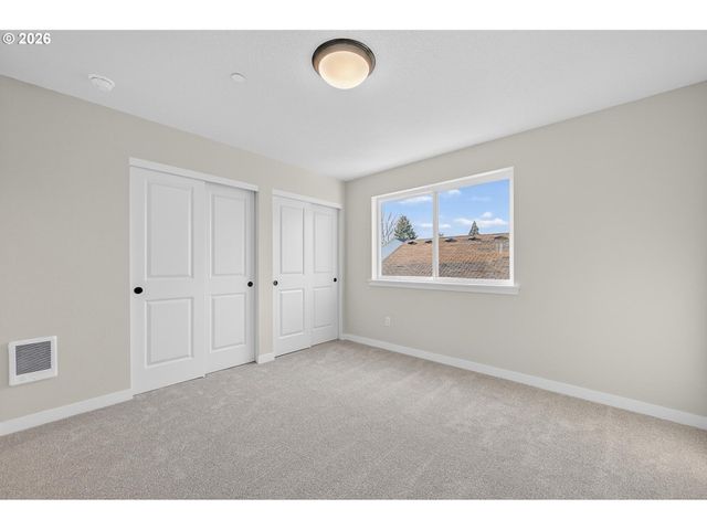 9273 E Burnside St, Portland, OR 97216