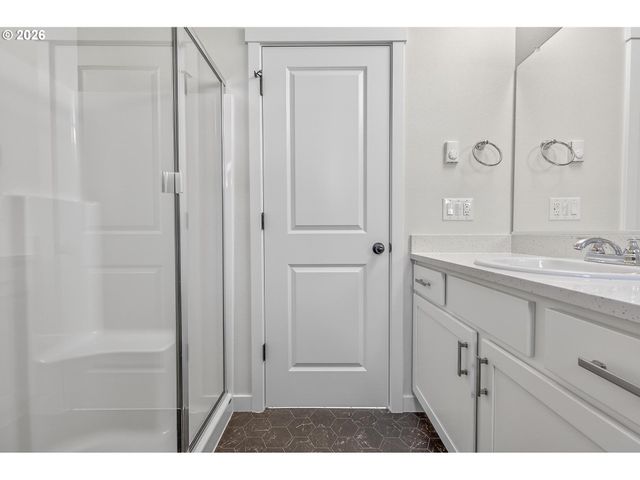 9273 E Burnside St, Portland, OR 97216