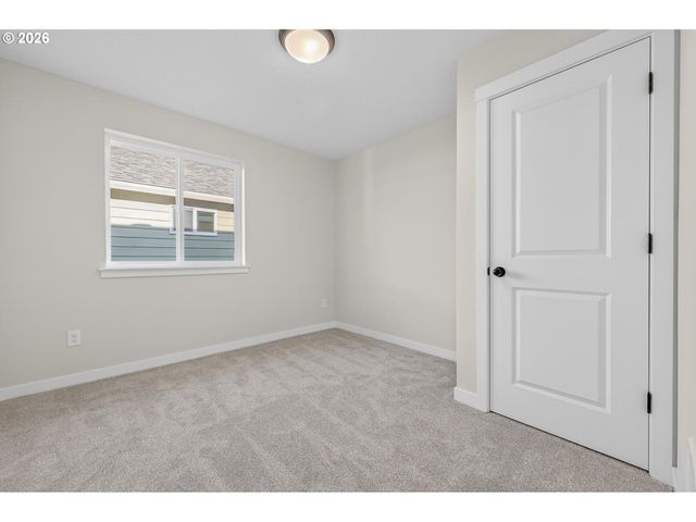 9273 E Burnside St, Portland, OR 97216