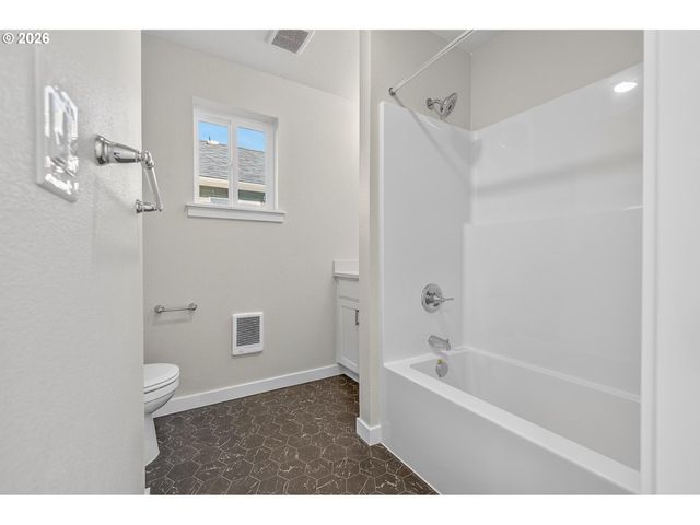 9273 E Burnside St, Portland, OR 97216