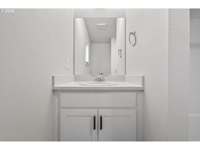 9273 E Burnside St, Portland, OR 97216