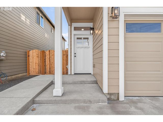 9273 E Burnside St, Portland, OR 97216