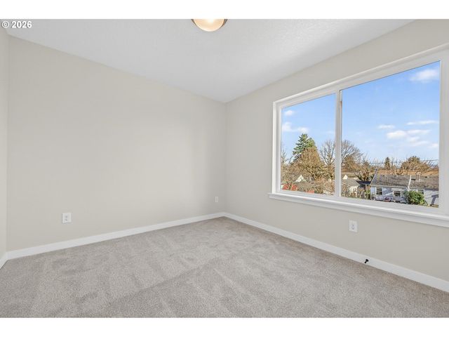 9273 E Burnside St, Portland, OR 97216