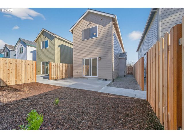 9273 E Burnside St, Portland, OR 97216