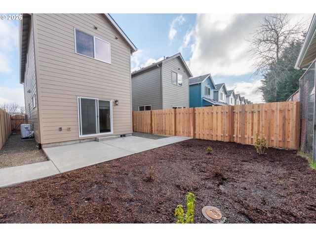 9273 E Burnside St, Portland, OR 97216